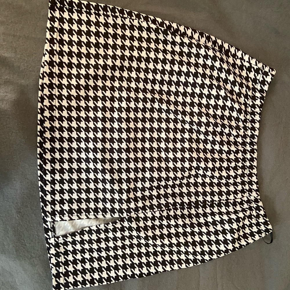 black and white mini skirt